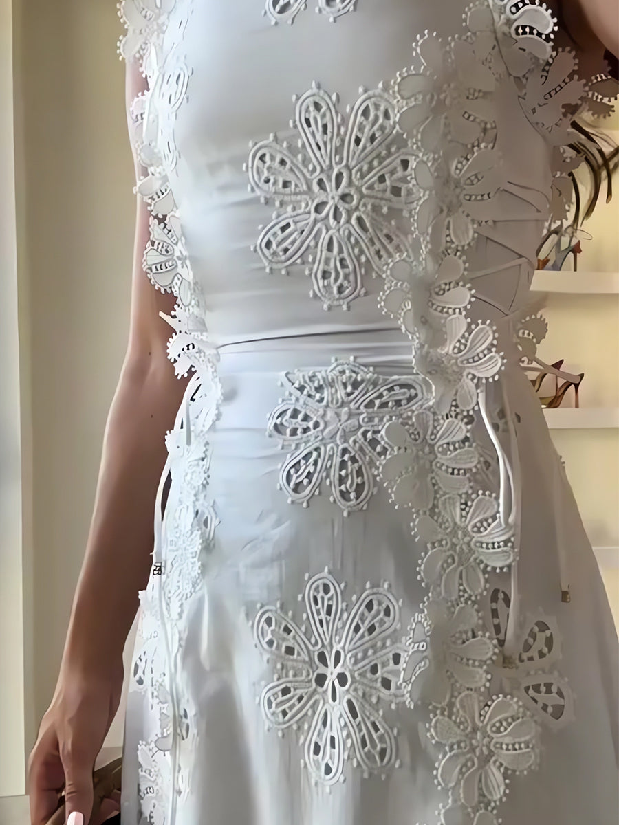 Éliora – Rochie lungă cu bretele legate și motiv floral din dantelă